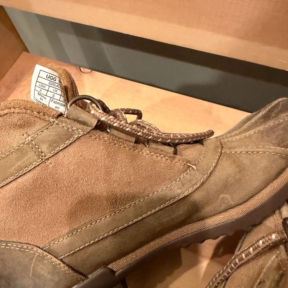 UGG women’s size 7 Tan Suede Duck Boots - Picture 7 of 7